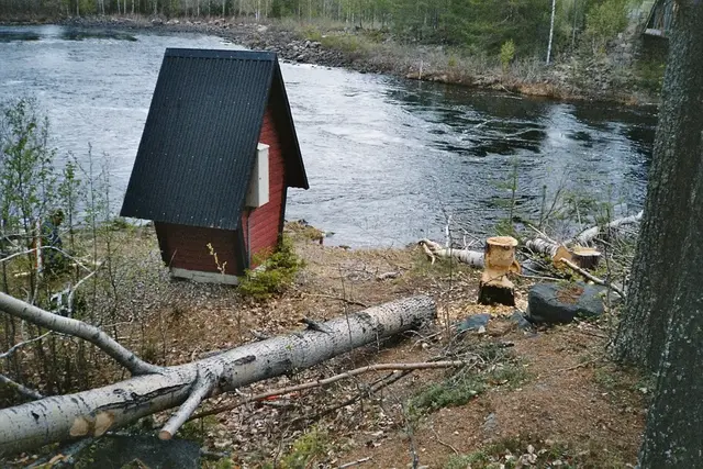 röd mätstattion vid vatten